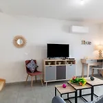 Sc H01 By Interhome